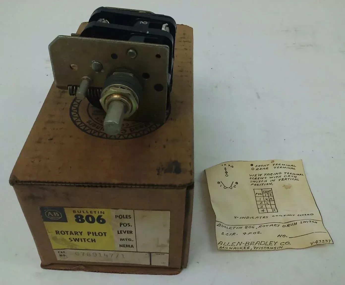 allen-bradley-bullentin-806-g789147-1-ser-rotary-pilot-switch-2-circuits ALLEN BRADLEY BULLENTIN 806 G789147-1 SER. A, ROTARY PILOT SWITCH, 2 CIRCUITS
