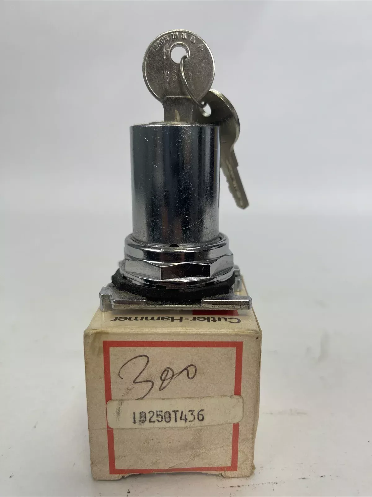 cutler-hammer-10250t436-key-pushbutton-lock-up-lock-down-operator CUTLER HAMMER 10250T436 KEY PUSHBUTTON LOCK-UP/LOCK-DOWN OPERATOR