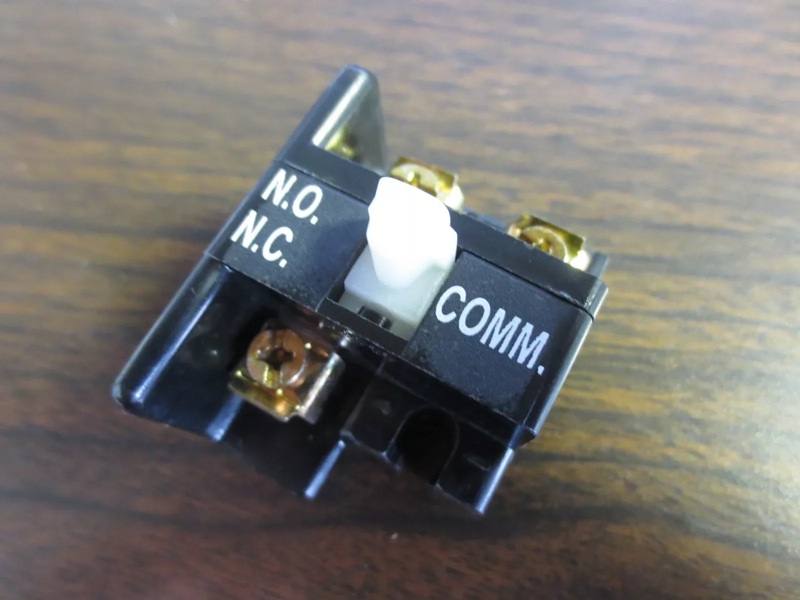 furnas-50zac1-push-button-kit-contact-block-1no-1nc-5a-600vac-new-surplus FURNAS 50ZAC1 PUSH BUTTON KIT, CONTACT BLOCK 1NO/1NC, 5A, 600VAC - NEW SURPLUS