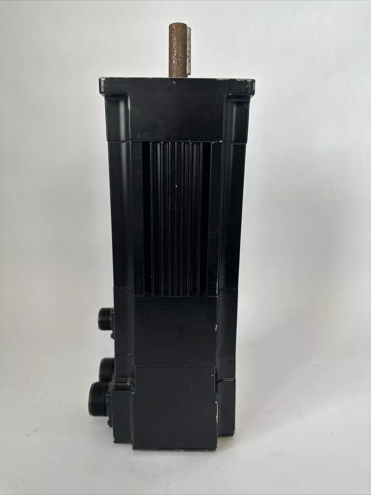 GE FANUC MTR-3S45-G-R-B-E-S-A BRUSHLESS SERVO MOTOR 600VDC