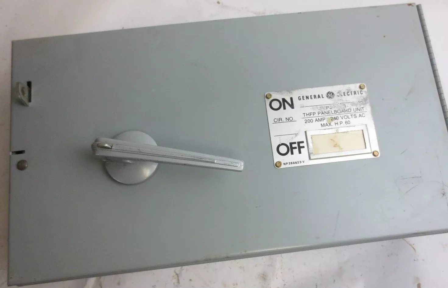 general-electric-thfp324-fusible-panelboard-switch-240vac-200a-3-pole GENERAL ELECTRIC THFP324 FUSIBLE PANELBOARD SWITCH - 240VAC, 200A, 3-POLE