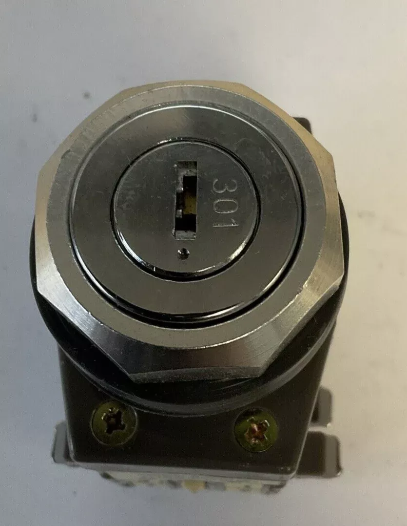 GOULD SS3 10AMP HD 300/600V KEYED SELECTOR SWITCH (NO KEY)