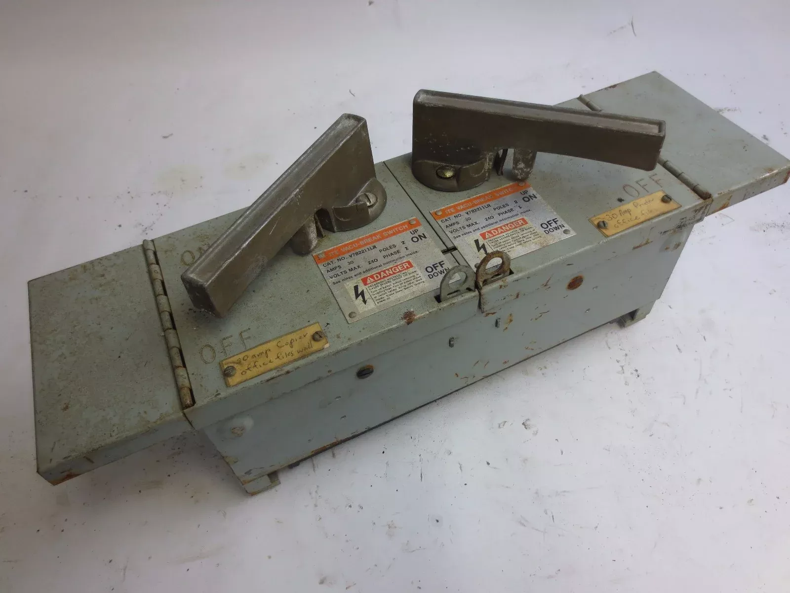 i-t-e-v7b3322lr-twin-panelboard-switch-240v-30a-2-pole I-T-E V7B3322LR TWIN PANELBOARD SWITCH - 240V, 30A, 2-POLE
