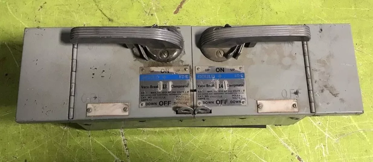 ite-v7b2211lr-twin-panelboard-vacu-break-panel-switch-250v-30a-2-pole ITE V7B2211LR TWIN PANELBOARD / VACU-BREAK PANEL SWITCH - 250V, 30A, 2-POLE