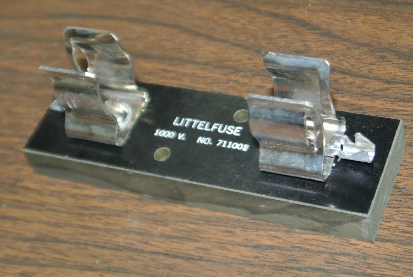 littelfuse-711001-fuse-block-1000v LITTELFUSE 711001 FUSE BLOCK / 1000V