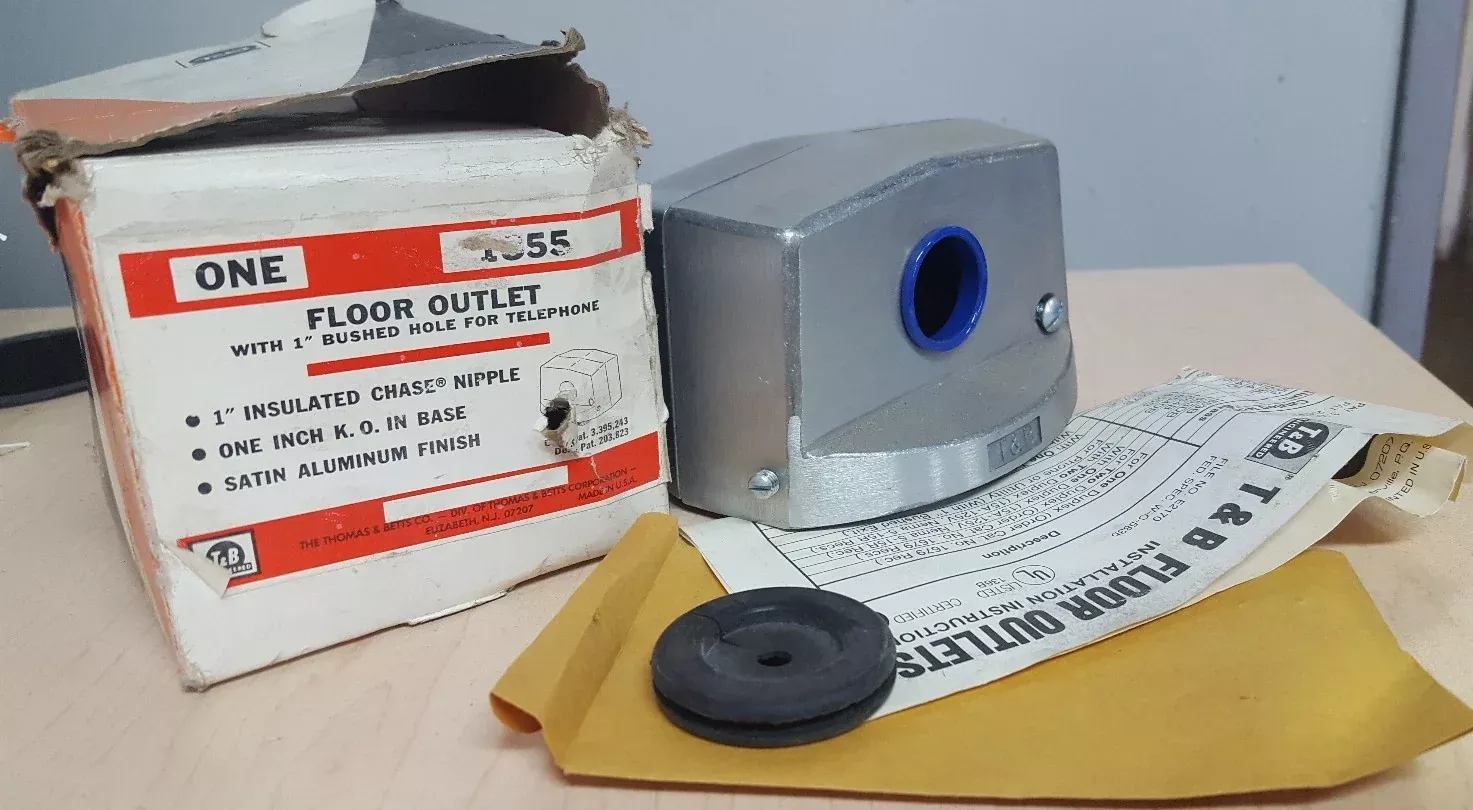 new-old-stock-thomas-betts-1855-single-floor-outlet-1-hole-telephone NEW OLD STOCK THOMAS & BETTS 1855 SINGLE FLOOR OUTLET 1" HOLE FOR TELEPHONE