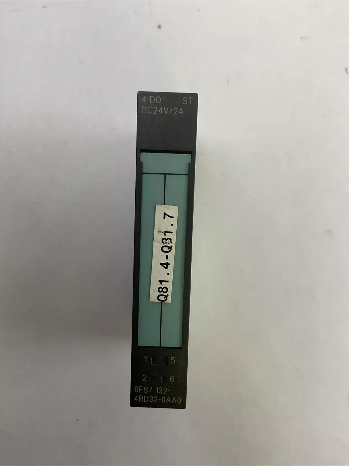 SIEMENS 1P 6ES7 132-4BD32-0AA0 4 DIGITAL OUTPUT MODULE 24VDC 2A