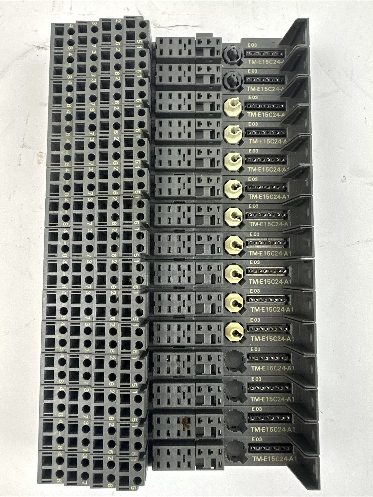 siemens-6es7-193-4ca30-0aa0-terminal-module-tm-e15c24-a1-lot-15 SIEMENS 6ES7 193-4CA30-0AA0 TERMINAL MODULE TM-E15C24-A1 (LOT OF 15)
